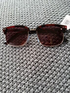 Express Womens Tortoiseshell Frame Sunglasses with Brown Lenses